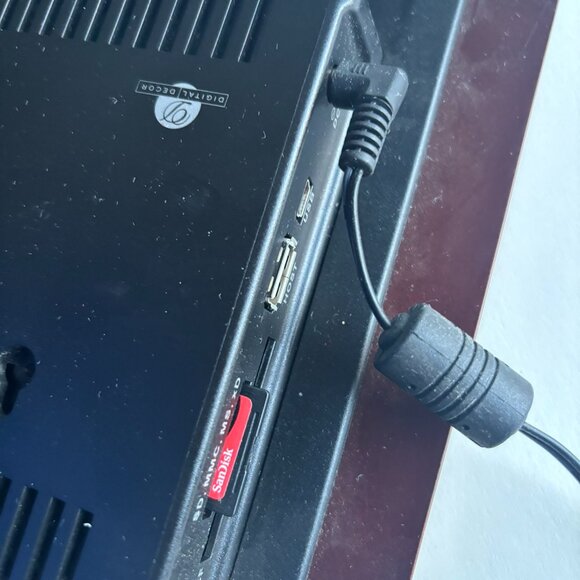 Preowned 18'' x 7'' Dual Digital Picture Frame - Picture 13 of 14